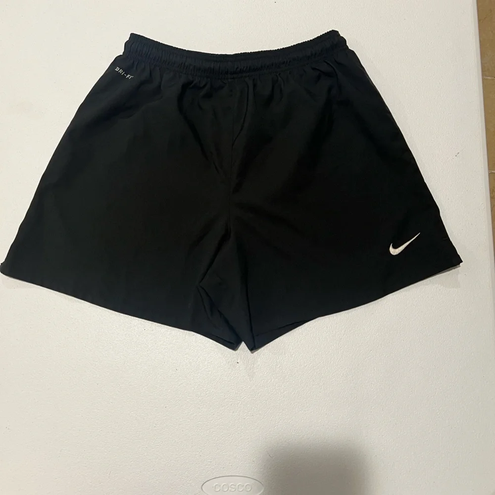 Nike teens Athletic Black Shorts 18/20 years